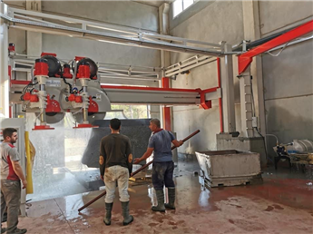 СТАНОК ДЛЯ РЕЗКИ БОРДЮРА С ДВОЙНОЙ ВЕРТИКАЛЬНОЙ И ДВОЙНОЙ ГОРИЗОНТАЛЬНОЙ ПИЛОЙ НА 4 КОЛЛОННАХ